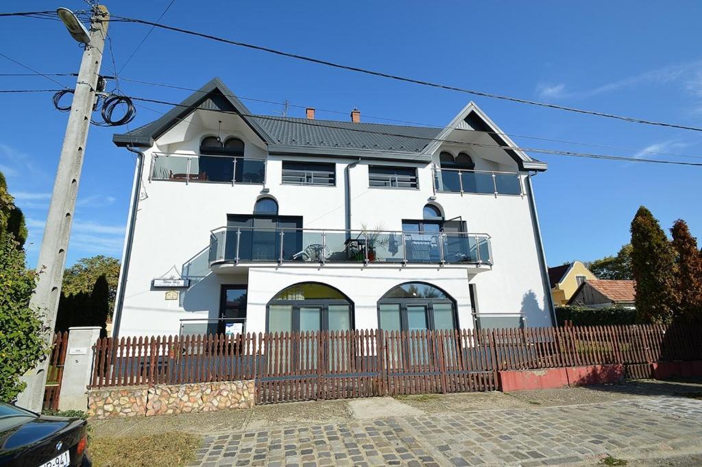 Nora Haz Hajduszoboszlo Hotel Exterior photo